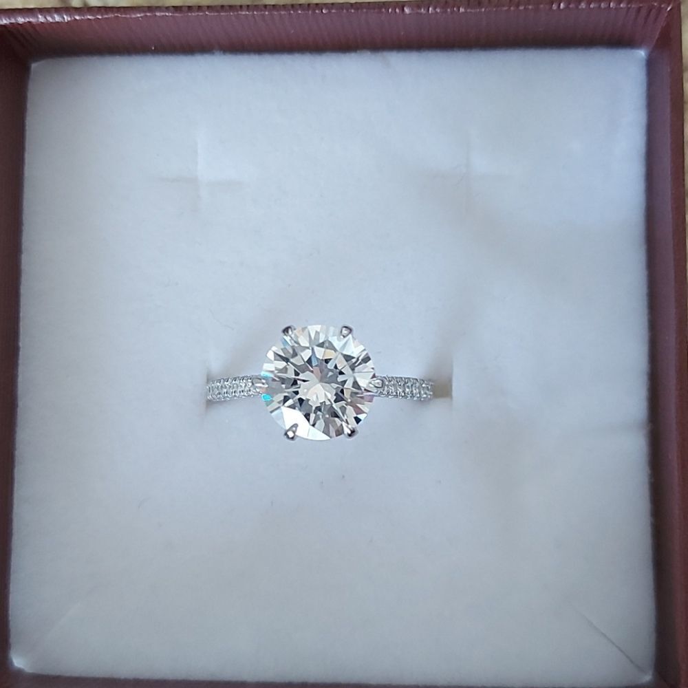3 Carat Cubic Zircon Silver Ring - Picture 2 of 5